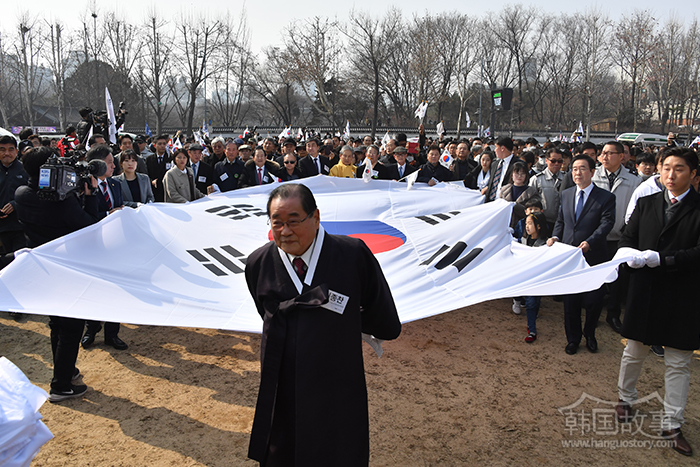 [韩国首尔] 首尔市政府以万岁游行、文化艺术等形式与市民共同纪念“三一运动100周年”